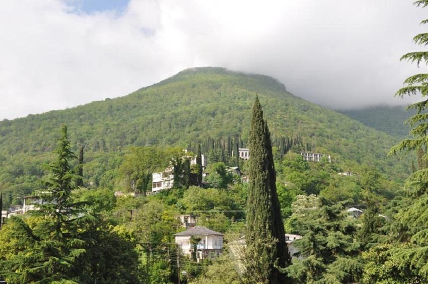 Lazurniy Bereg Hotel Gagra Exterior foto