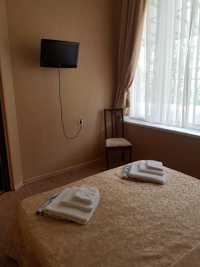 Lazurniy Bereg Hotel Gagra Exterior foto