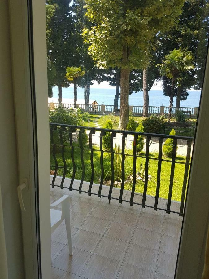 Lazurniy Bereg Hotel Gagra Exterior foto