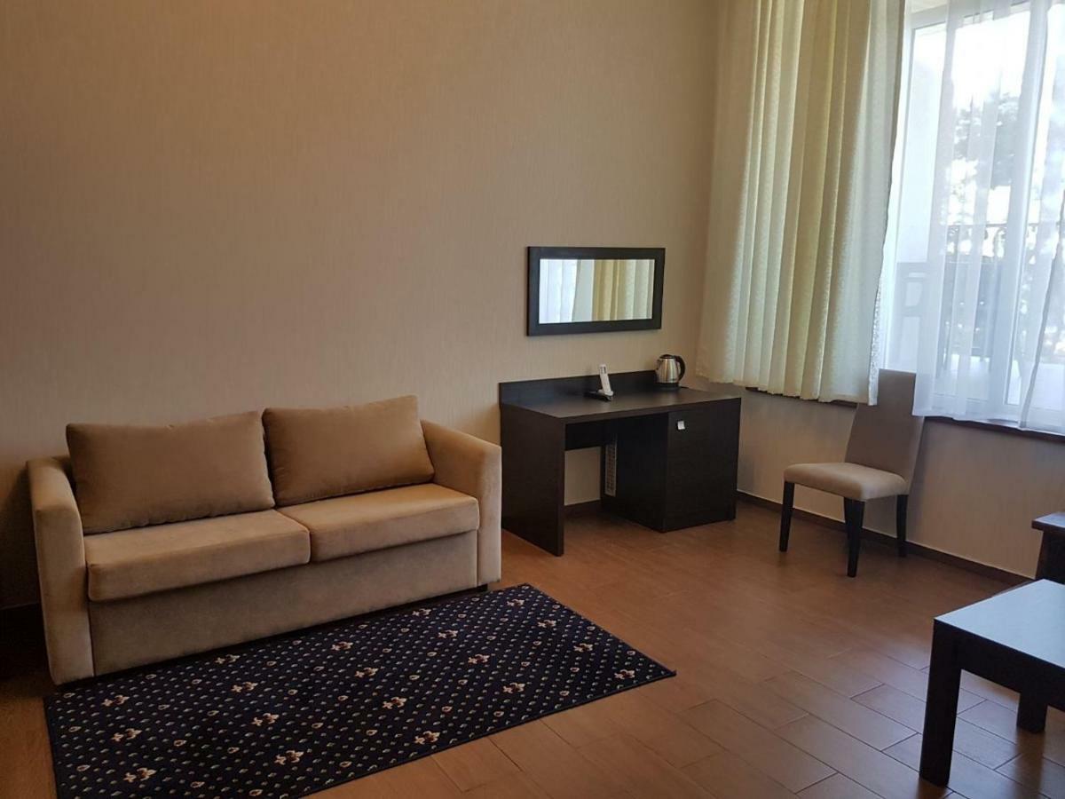 Lazurniy Bereg Hotel Gagra Exterior foto