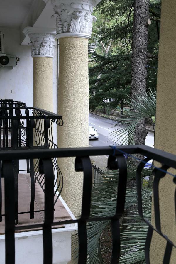 Lazurniy Bereg Hotel Gagra Exterior foto
